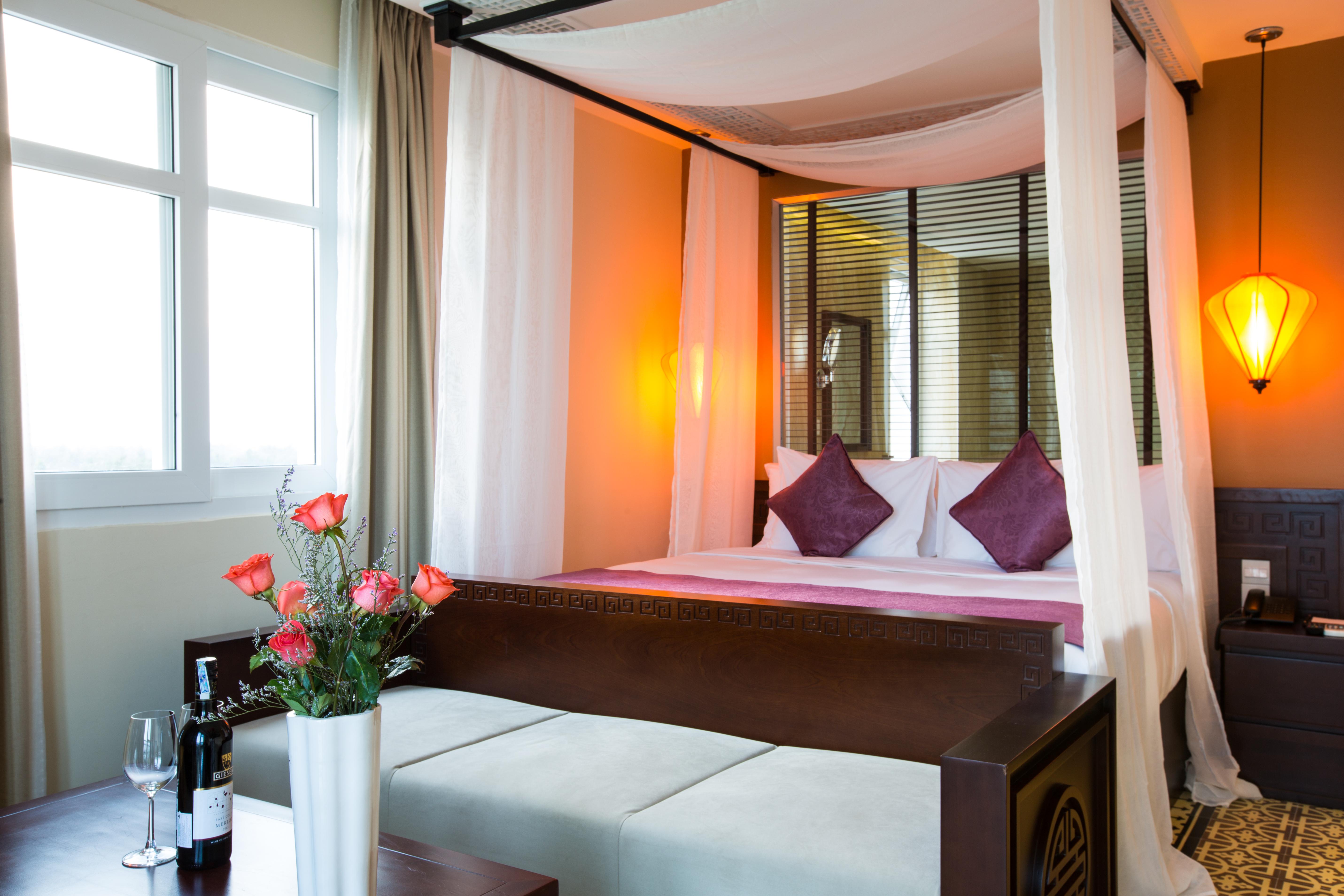 Royal Riverside Hoi An Hotel & Spa Bagian luar foto