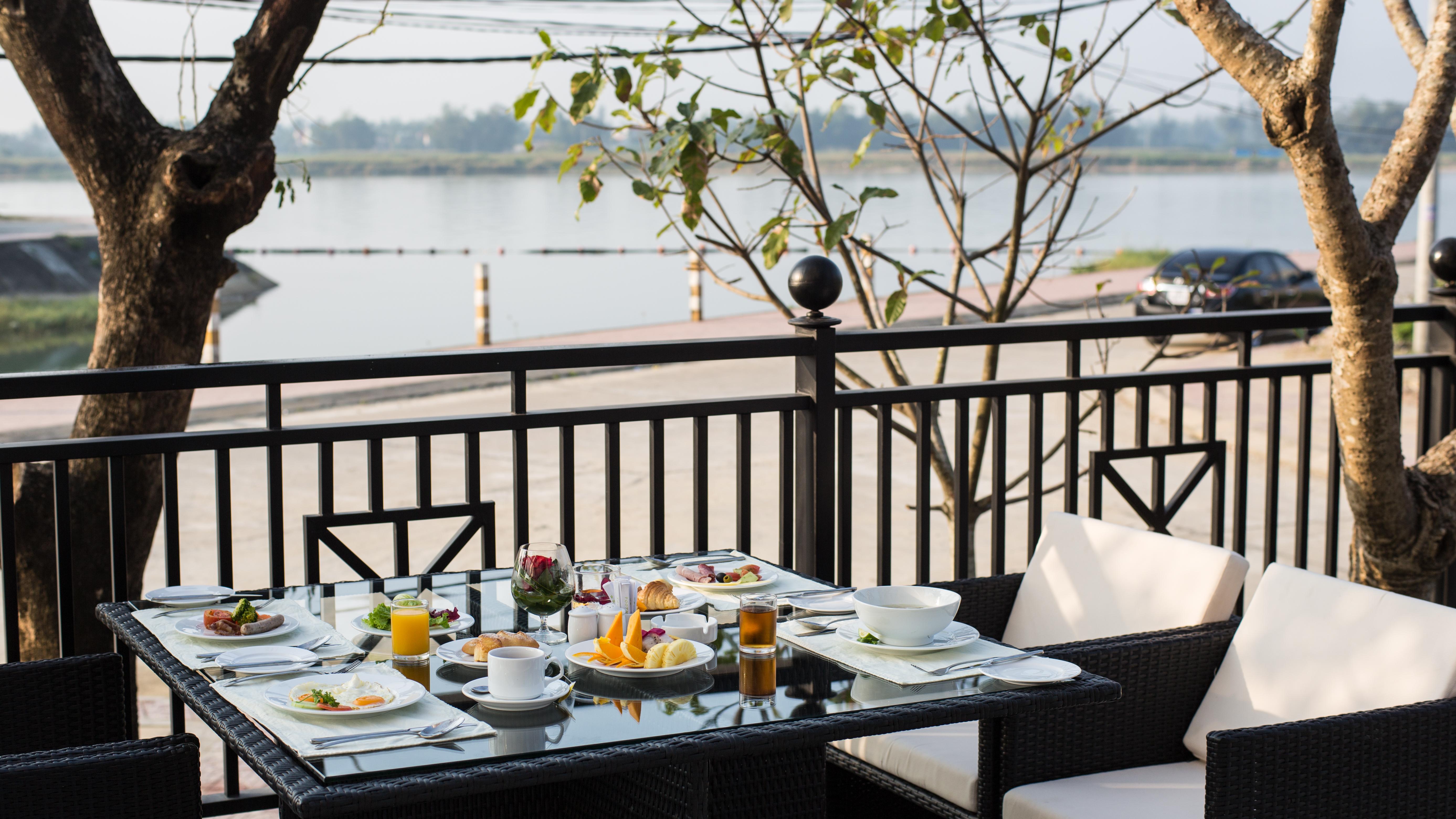 Royal Riverside Hoi An Hotel & Spa Bagian luar foto