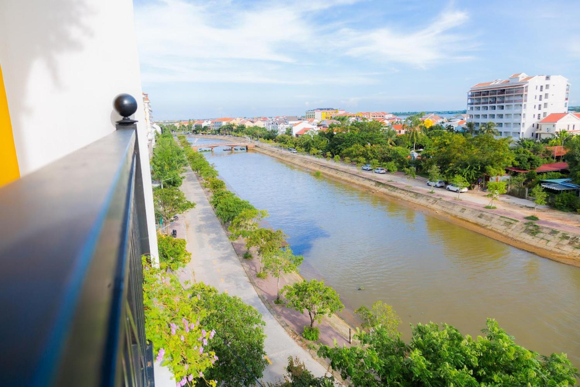 Royal Riverside Hoi An Hotel & Spa Bagian luar foto