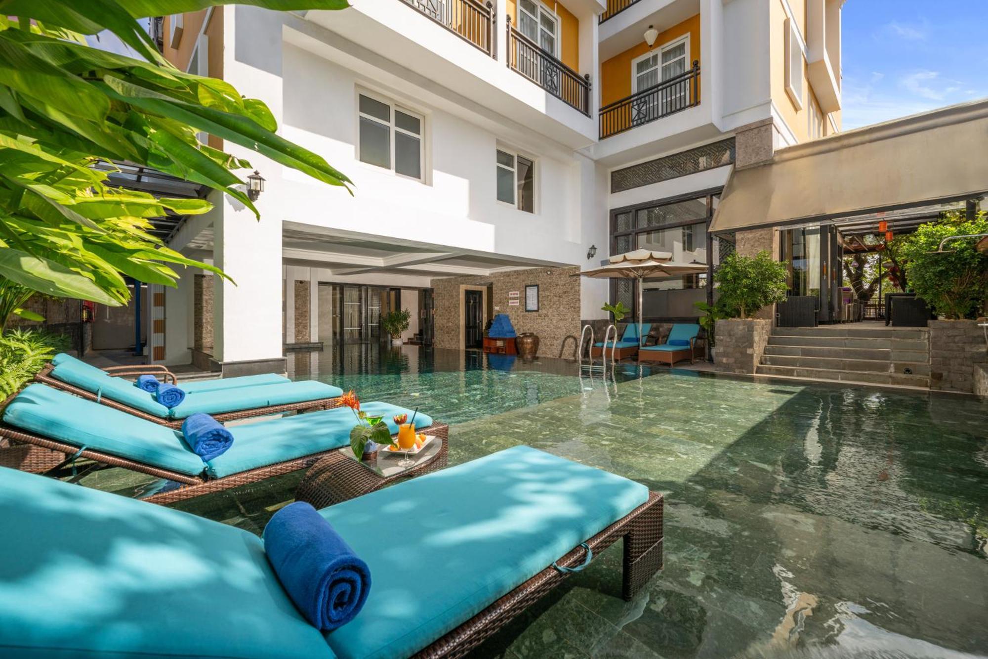 Royal Riverside Hoi An Hotel & Spa Bagian luar foto
