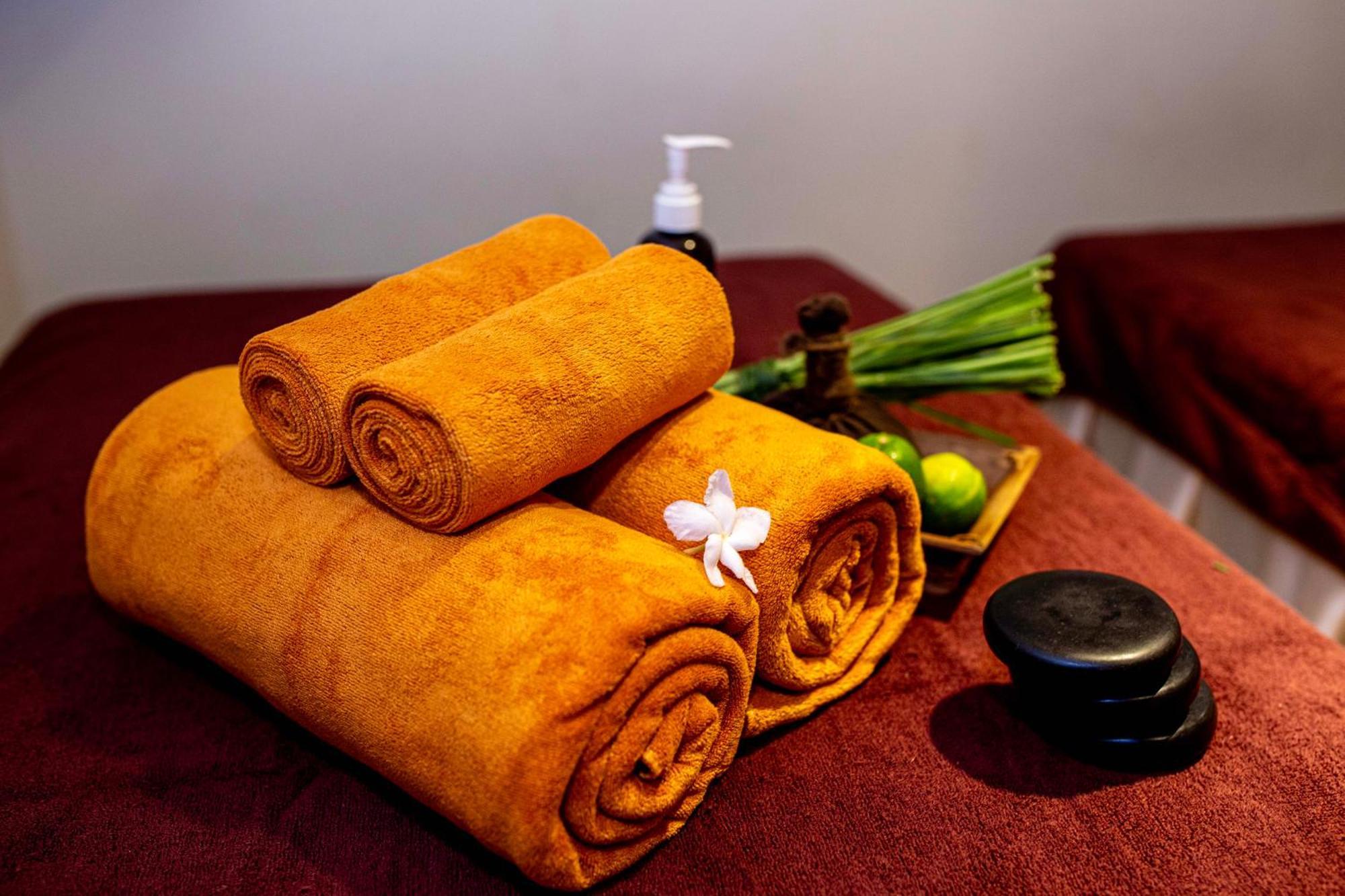 Royal Riverside Hoi An Hotel & Spa Bagian luar foto