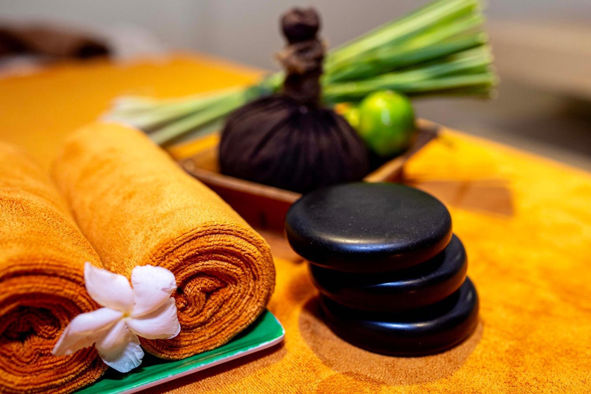 Royal Riverside Hoi An Hotel & Spa Bagian luar foto