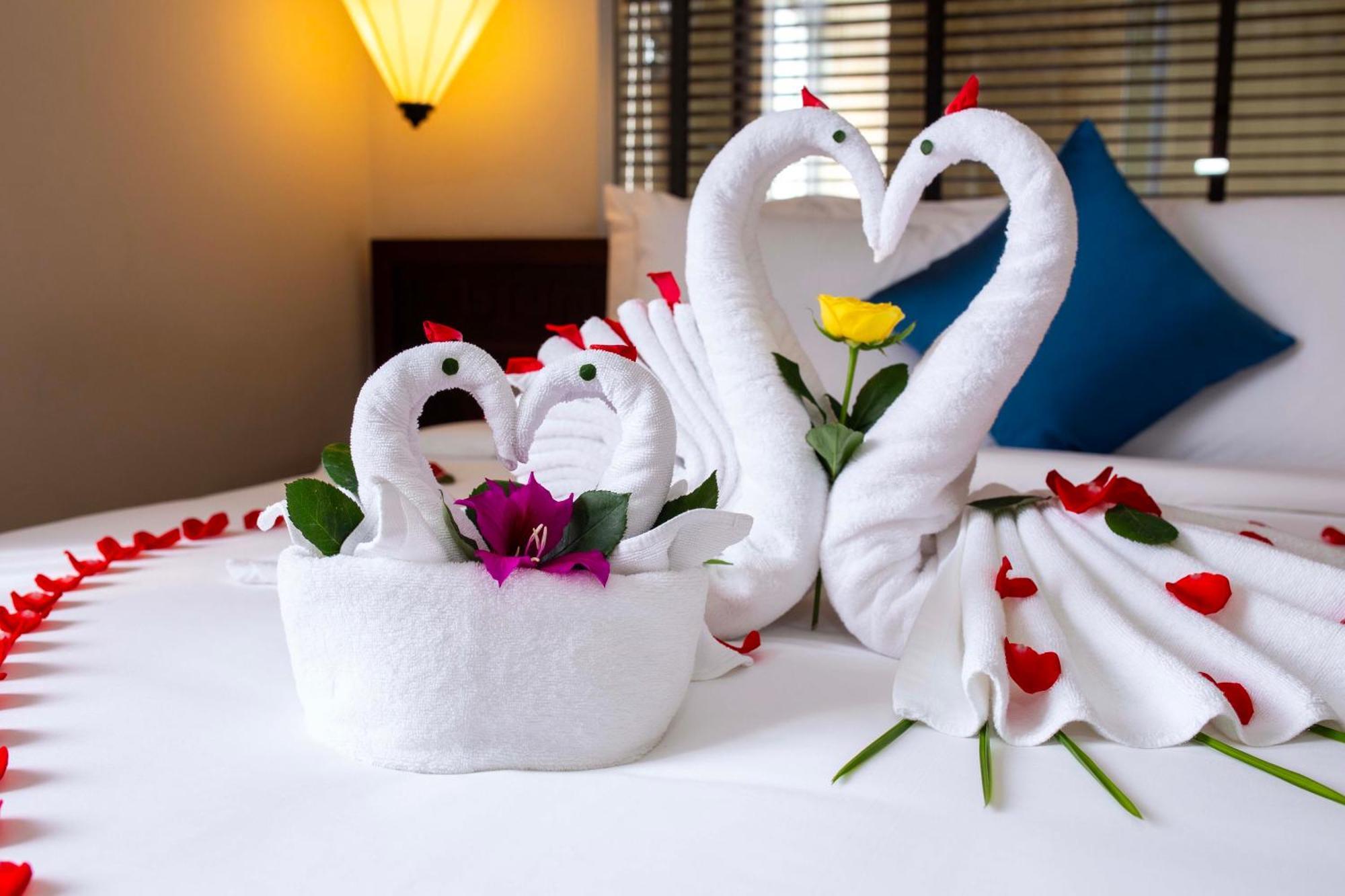 Royal Riverside Hoi An Hotel & Spa Bagian luar foto