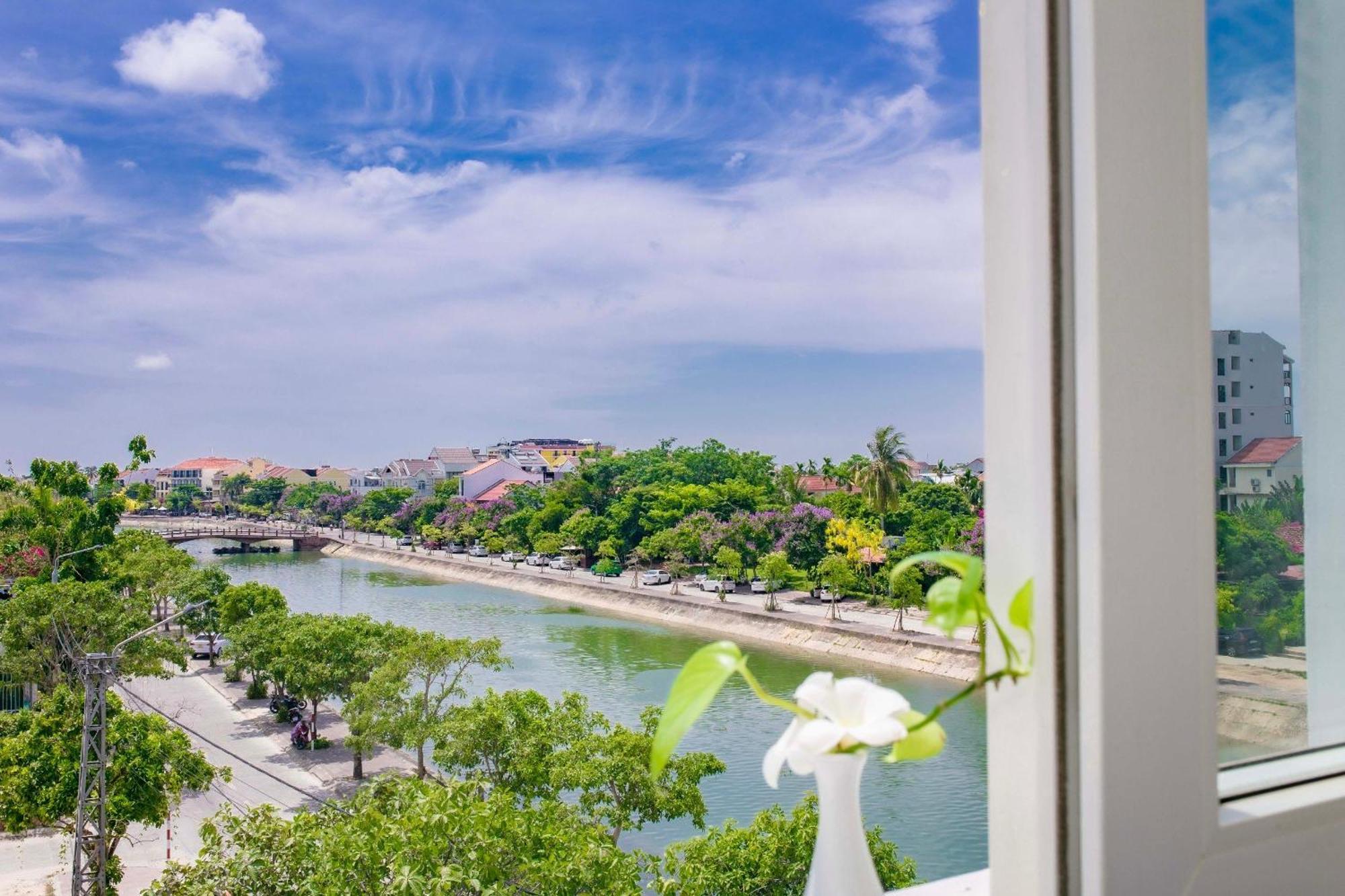 Royal Riverside Hoi An Hotel & Spa Bagian luar foto