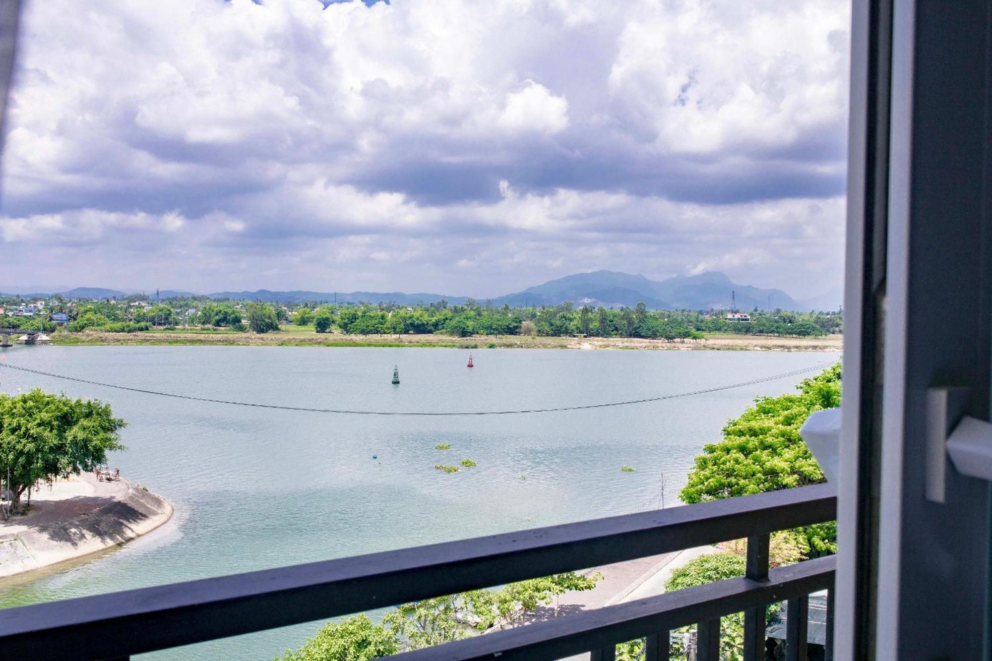 Royal Riverside Hoi An Hotel & Spa Bagian luar foto