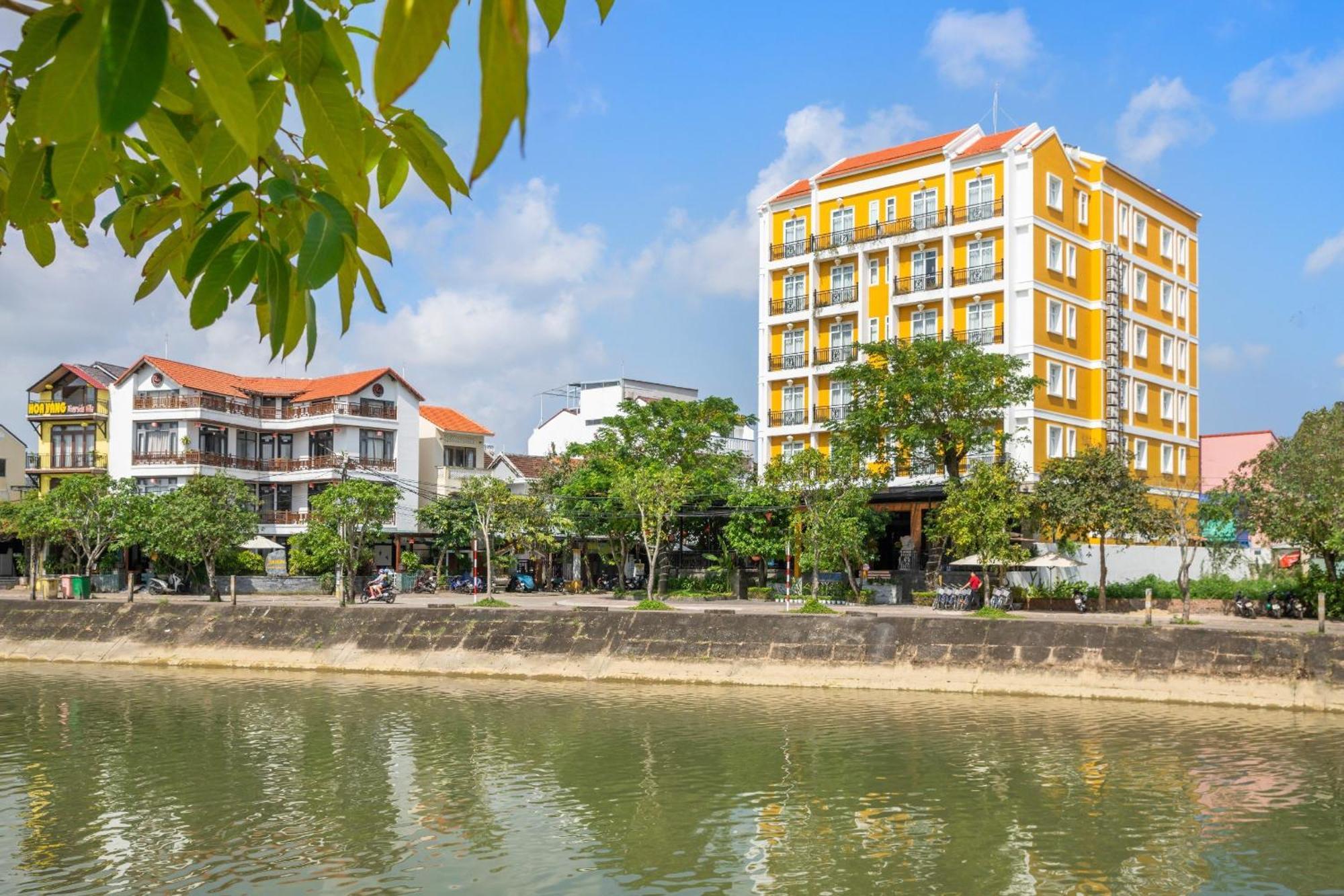 Royal Riverside Hoi An Hotel & Spa Bagian luar foto