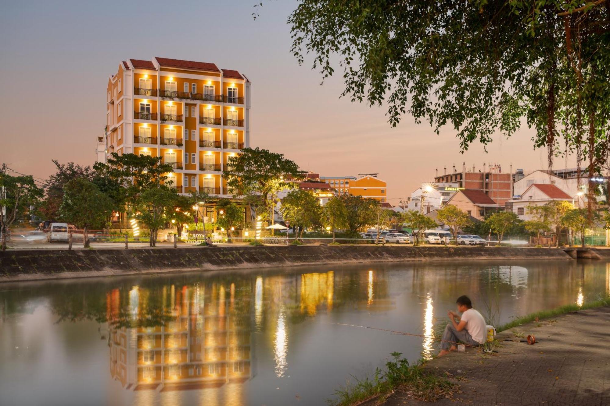 Royal Riverside Hoi An Hotel & Spa Bagian luar foto