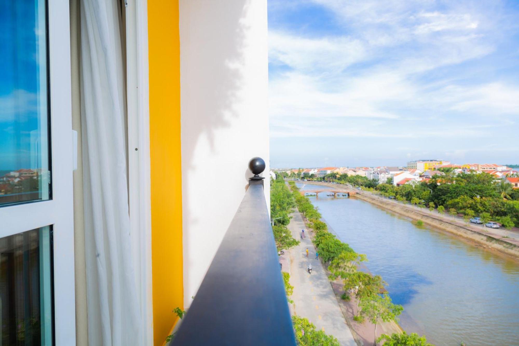 Royal Riverside Hoi An Hotel & Spa Bagian luar foto